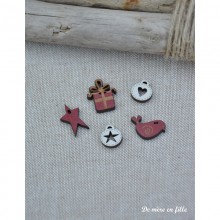 Christmas Birdhouse Buttons - The Bee Company
