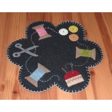 Sewing Table Mat Pattern - Le jardin de Woolens