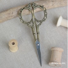 Embroidery scissors 14