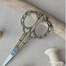 Embroidery scissors 14