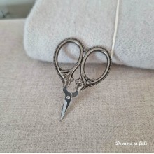Mini arabesque scissors — dark silver