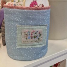 Embroidered label Flower children 35397 - Acufactum