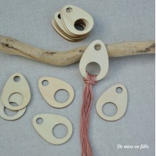 Wooden drop bobbin for threads