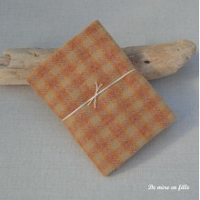 Wool F Pumpkin Check - Wool 35x40 cm