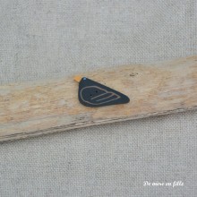 Large black bird - 1106L - Just Another Button
