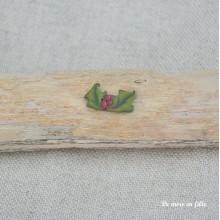 Small holly sprig - nh1066S - Just Another Button