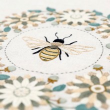 Mandala no.7 bee - Un Chat dans l'aiguille
