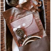 1806 Manor house sewing roll - Stacy Nash Primitive