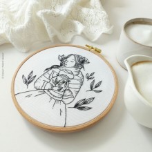 Tea time lady noir - Tamar Nahir-Yanai