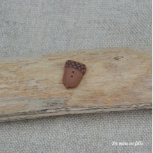 Small acorn 9801 - Just Another Button