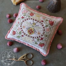 Thread Pack "Tudor bee - The blue flower"